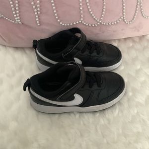 Nike toddler size 9 black and white